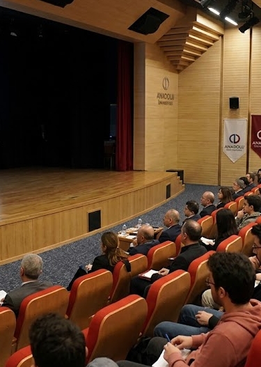 "Yabancı Diller Yüksekokulu Öğrencilerini Fakülte Hocalarıyla Buluşturuyor"